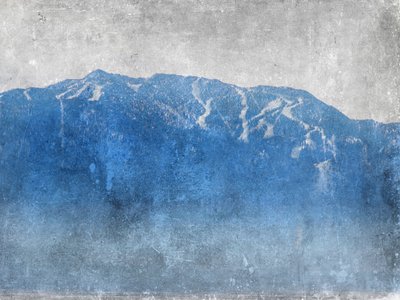 Blaue Berggrunge von Gemma Bardot