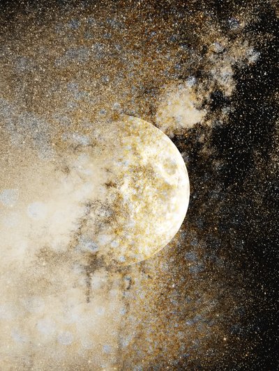 Glitzernder Goldener Mond von Gemma Bardot