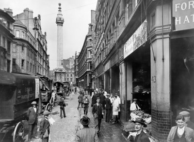 Monument Street und Monument, City of London, vor 1933 von George Davison Reid