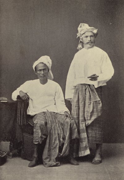 Burma: Der Autor in burmesischer Kleidung (1878) mit einem Fußballkameraden von Georges Bertin Scott