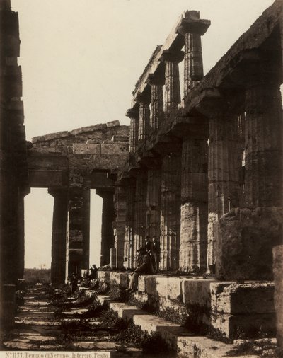 Ruinen des Tempels des Neptun in Paestum von Giorgio Sommer