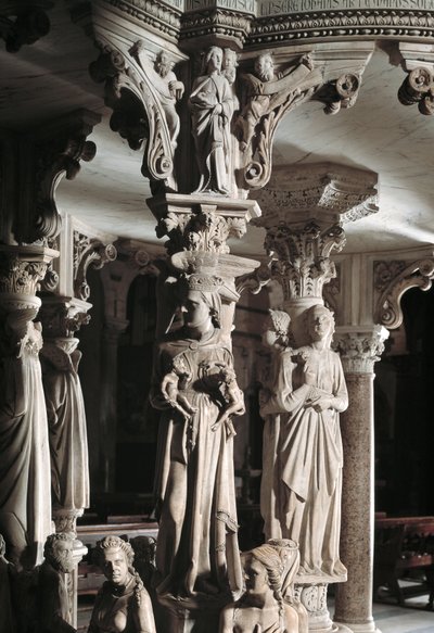 Detail der skulptierten Gruppen, die den Stuhl von Giovanni Pisano (1248-1314) stützen: Die Kirche nährt ihre Kinder (Detail) 1302-1311 Kathedrale von Pisa (Duomo di Pisa), Italien von Giovanni Pisano