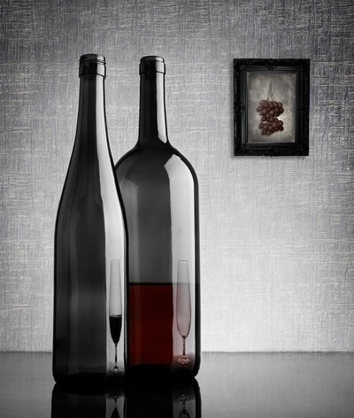 Elegantes Wein-Stillleben von Greg Brave