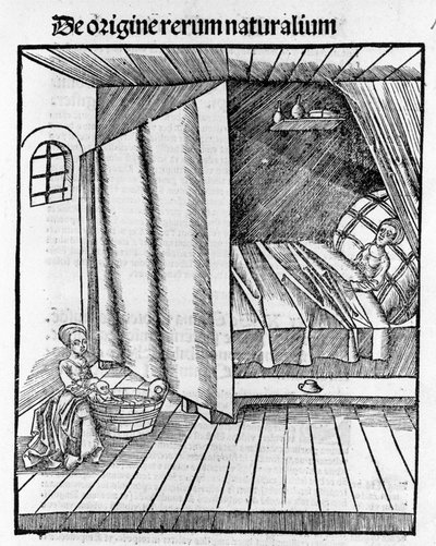 Eine Hebamme reinigt das neugeborene Baby, während die Mutter sich ausruht. Gravur in „Margarita Philosophica“ von Gregor Reisch (1467-1525), Basel von Gregor Reisch