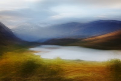 Nebliger Bergsee von Gustav Davidsson