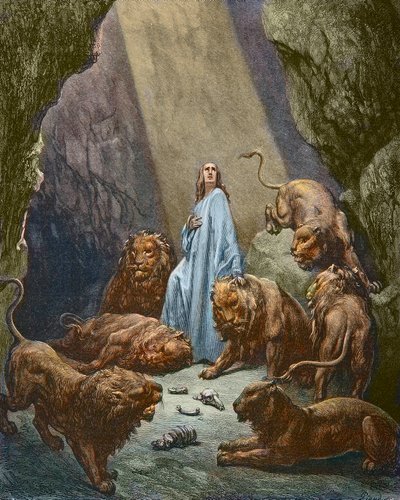 Daniel in der Löwengrube - Holzstich von Gustave Doré - spätere Kolorierung. von Gustave Dore