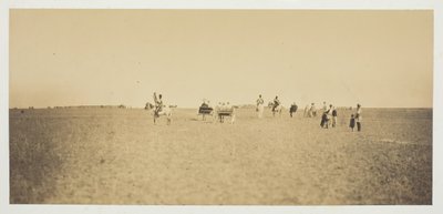 Ohne Titel [Besucher beobachten militärische Manöver], 1857 von Gustave Le Gray