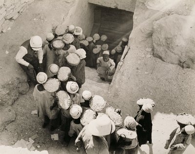 Schließen des Grabes von Tutanchamun, Tal der Könige, Februar 1923 von Harry Burton