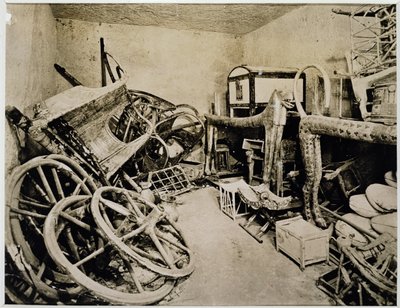 Blick auf das Vorzimmer des Grabes von Tutanchamun nach Süden, Tal der Könige, November 1922 (Gelatinesilberdruck) von Harry Burton