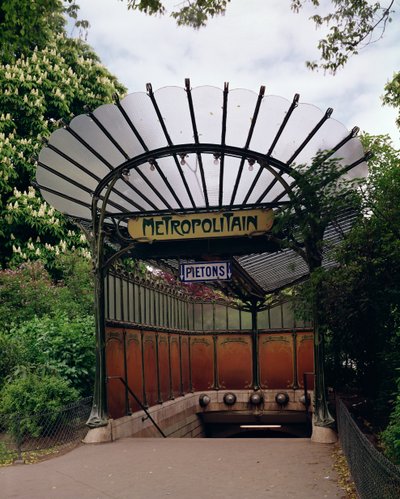 Eingang zur Metro Porte Dauphine, entworfen von Hector Guimard (1867-1942) von Hector Guimard