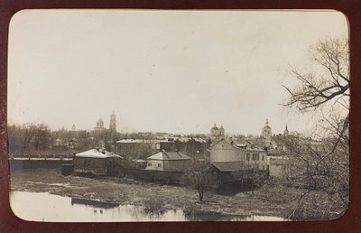Erster Weltkrieg: die Ukraine in den Jahren 1914-1916 während der Invasion der deutschen Armee. Ansicht von Sumy von Heldenfriedhof Dsessentniki (attr. to)