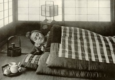 Schlafenszeit in Japan, 1910 von Herbert Ponting