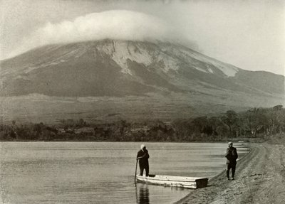 Fuji vom Drei-Tage-Mond-See, 1910 von Herbert Ponting