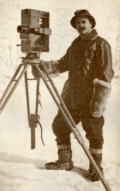 H. G. Ponting und eine seiner Kinematographenkameras, Januar 1912, 1913 von Herbert Ponting