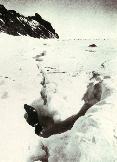 Die Tide-Crack auf Razorback Island, 1911 von Herbert Ponting