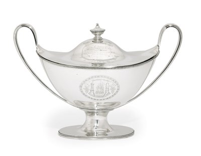 George III Suppenterrine und Deckel, 1787 von Hester Bateman