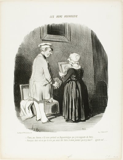 „- Hier, meine Frau, ist mein Daguerreotyp-Porträt, das ich dir aus Paris mitgebracht habe... - Warum hast du nicht meins gemacht, während du dort warst... verschwinde, du Egoist!“, Platte 28 aus Les Bons Bourgeois von Honoré Victorin Daumier