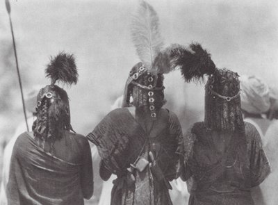 Afrika: Aulad Hamid Kopfschmuck von Hugo Adolf Bernatzik