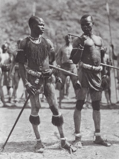 Afrika: Nuba-Rasseltänzer von Hugo Adolf Bernatzik