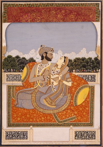 Ein Paar umarmt sich auf einer Terrasse von Indian School