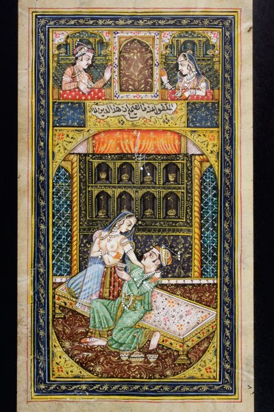 Ein Mann umwirbt eine Frau in einer luxuriösen Umgebung, Rajasthani-Miniaturmalerei von Indian School