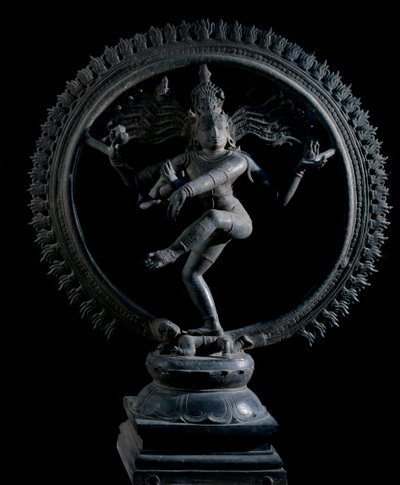 Hinduismus: Darstellung des Gottes Shiva Nataraja, Gott des Tanzes. Bronzeskulptur 12. Jahrhundert. Kolkata, Indian Museum von Indian School