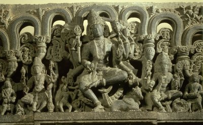 Sturz, der die Dreifaltigkeit darstellt: Siva, Brahma und Vishnu, Warangal, Kakatiya von Indian School