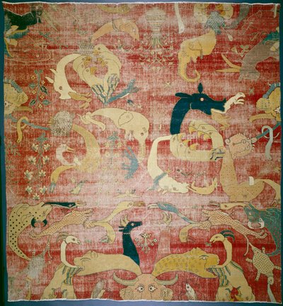 Teil eines Teppichs mit fantastischen Tieren auf rotem Grund, Mughal, ca. 1580-85 von Indian School