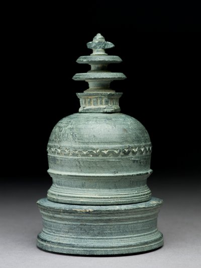 Reliquiar in Form einer Stupa von Indian School