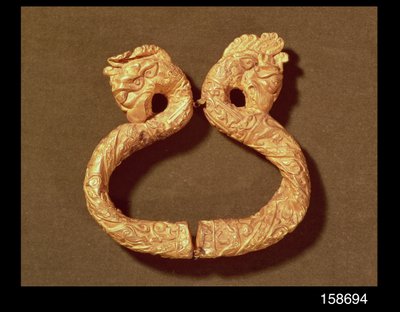 Armband mit zwei Monsterköpfen, 14.-15. Jahrhundert von Islamic School