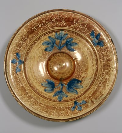 Dekorierter Teller mit blauen Blumen, maurisch (Faience) von Islamic School