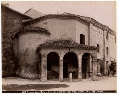 Kirche St. Maria in Cosmedin oder Baptisterium der Arianer, Ravenna von Italian Photographer