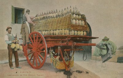 Beladen von Weinflaschen auf einen Wagen, Florenz von Italian Photographer