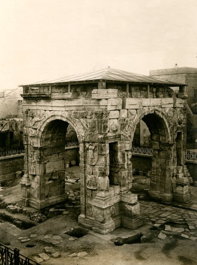Triumphbogen des Marcus Aurelius nach den Restaurierungen, Tripolis, Libyen von Italian Photographer