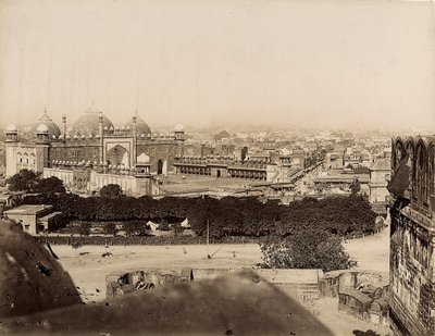 Ansicht der Stadt Agra und der Moti-Moschee (Agra-Fort), ca.1890 (Silbergelatineabzug) von Italian Photographer