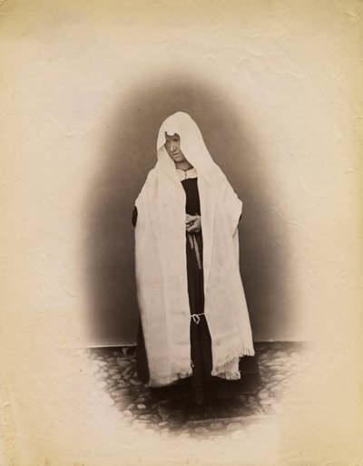 Frau in Witwentracht, Parre, Lombardei, Italien, Fotografie von Premiata Fotografia Taramelli, Bergamo von Italian Photographer