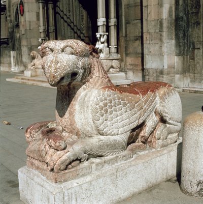 Greif, liegend auf einem Sockel, Mitte des 13. Jahrhunderts von Italian School