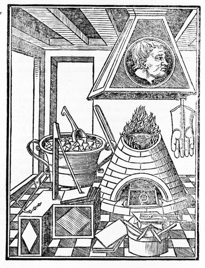 Innenansicht einer Metallurgie-Werkstatt. Gravur aus „Voarchadumia contra alchimiam ars distincta ab archimia et sophia..“ von Giovanni Agostino Pantheo (1517-1535) von Italian School