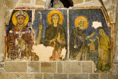 Triptychon, das von links San Cataldo, La Maddalena und San Zosimo darstellt, die Santa Maria Egiziaca die Kommunion reichen, Krypta der Kathedrale von Italian School