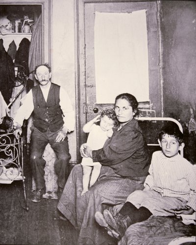 Einwandererfamilie, Lower East Side, New York City, ca. 1910 von Jacob August Riis
