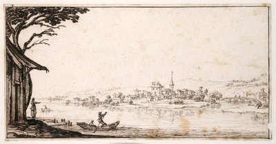 Überfahrt eines Passagiers über einen Fluss zu einer kleinen Stadt, die durch eine Brücke mit einem Schloss verbunden ist von Jacques Callot