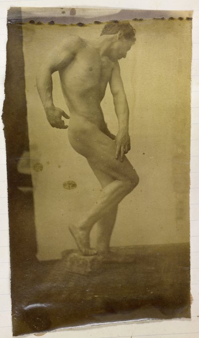Studie eines männlichen Aktmodells, stehend und leicht gebeugt von vorne gesehen, im Atelier von Jacques de Lalaing von Jacques Lalaing (attributed to)