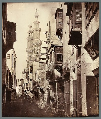 Ägypten. Kairo. Gasse - im Hintergrund die Minarette der mamlukischen Al-Mu