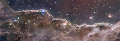 Kosmische Klippen im Carinanebel (NIRCam und MIRI Kompositbild) von James Webb Space Telescope (NASA)