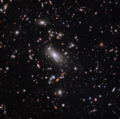 Galaxienhaufen MACS J1423 (NIRCam Bild) von James Webb Space Telescope (NASA)