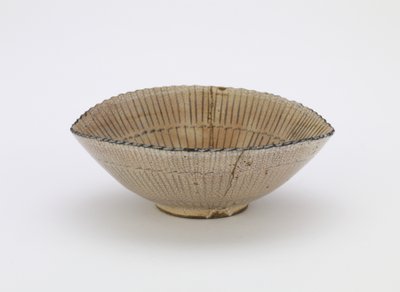 Einzelschüssel in Form eines Sumpfhutes, Edo-Periode von Japanese School