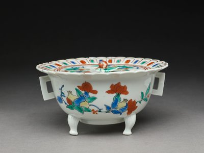 Koro-Schale mit flachem Deckel, Kakiemon-verwandte Ware von Japanese School