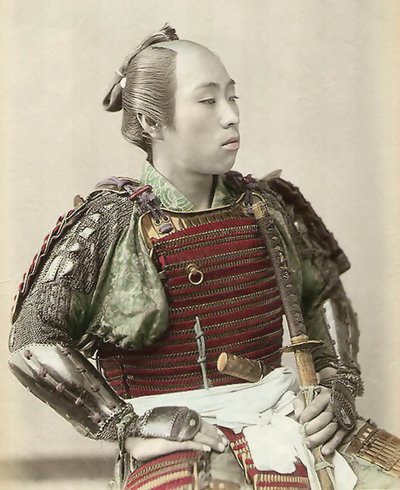Porträt eines Samurai des alten Japan mit vollständiger Rüstung, 1890 von Japanese School