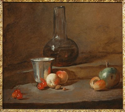 Karaffe halb voll mit Wein, Silberbecher, fünf Kirschen, zwei Pfirsiche, eine Aprikose und ein grüner Apfel von Jean-Baptiste Simeon Chardin