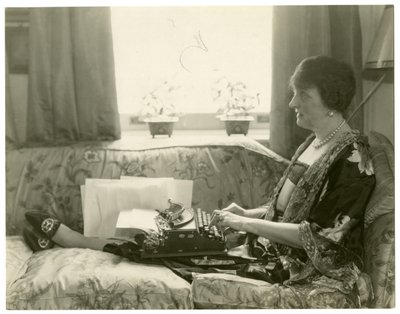 Mrs. Emily Post, Autorin von Etikette, um 1926-28 von Jessie Tarbox Beals